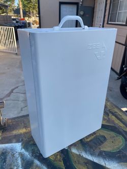 Zee White metal toolbox/Storage Case with Handle