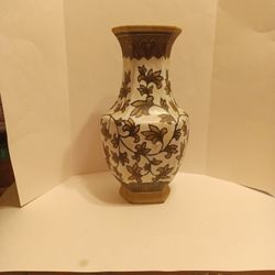 Chinese Cizhou Kiln ceramic vase.