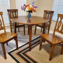 Small Beautiful Wooden Dining Set for 4! Table with 4 matching chairs. Very good condition, very sturdy!