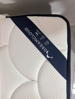 Dream cloud Queen Mattress (Used)