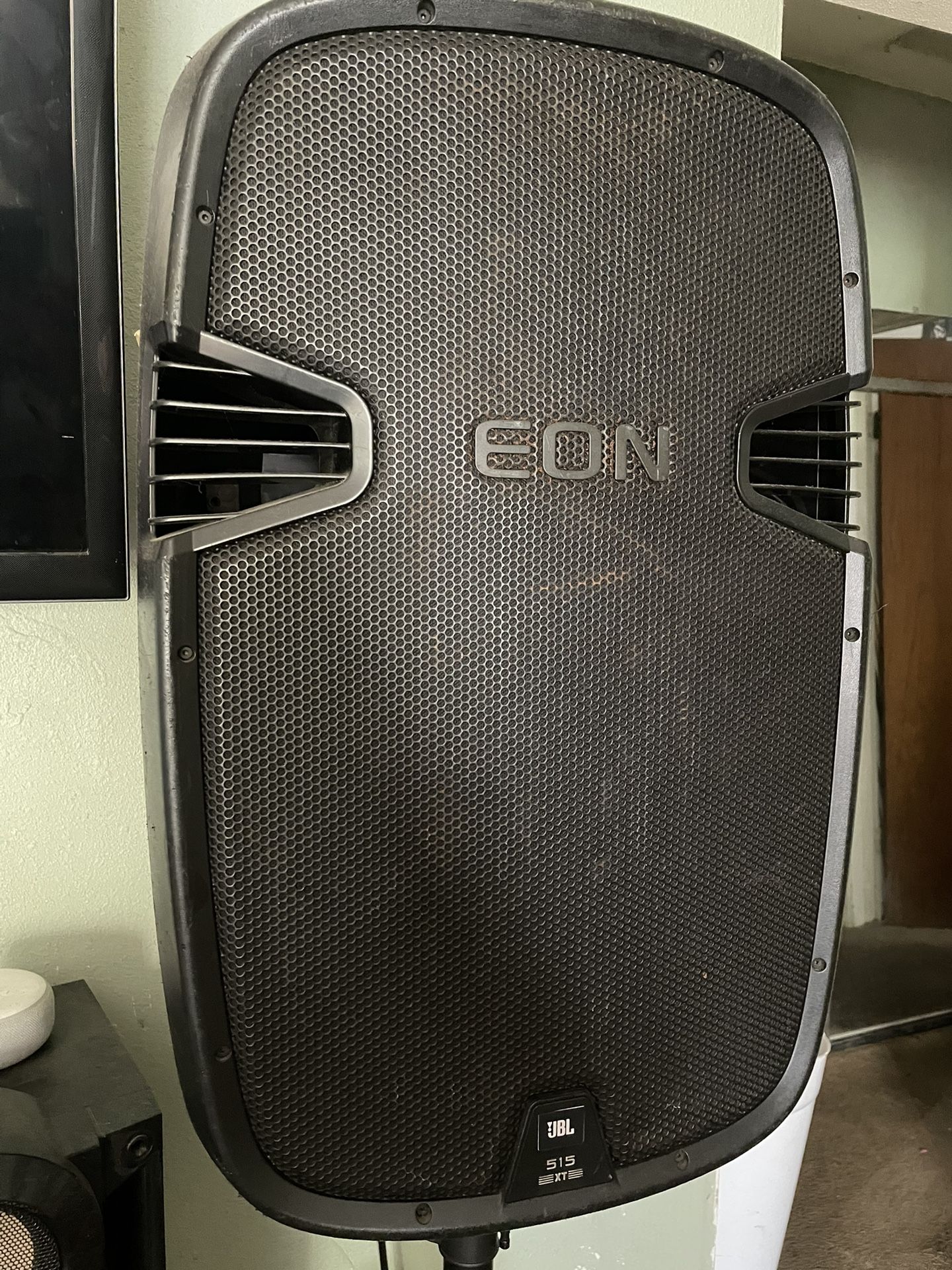 JBL EON 515XT Speaker w/ Stand