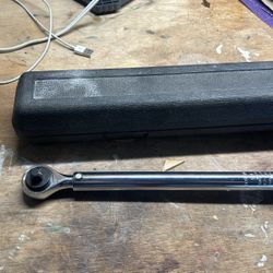 3/8 Inch Torque Wrench. Husky 39103