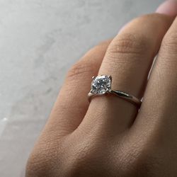 Lab-grown Round Shape Diamond Engagement Ring