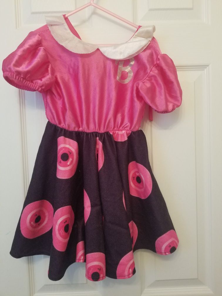 Barbie doll dress (costume) sz sm(fits around 4-6) I'd say