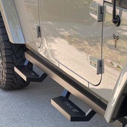 JEEP JKU Drop Down Running Board. 