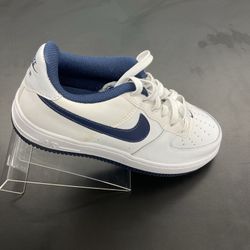 Nike Shoes Size 5.5