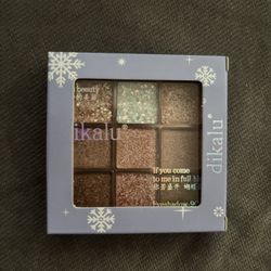 Dikalu Eyeshadow Plate 
