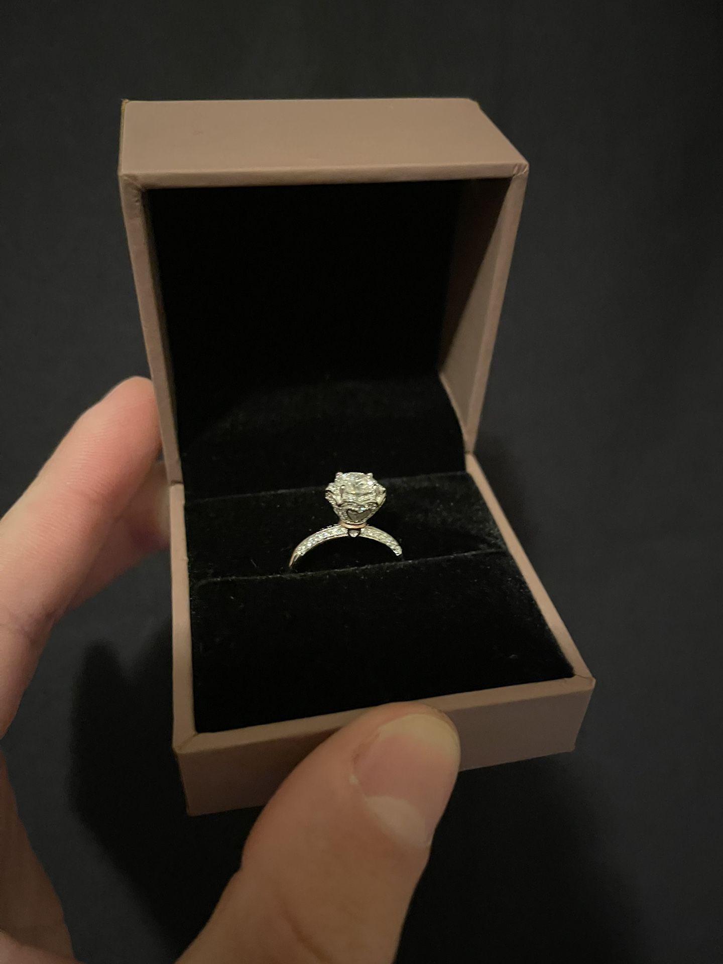 Engagement VVS1 Moissanite Ring Heart Shape Middle