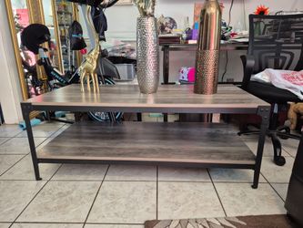 Nice Used Excellent Condition Living Room Center Table.