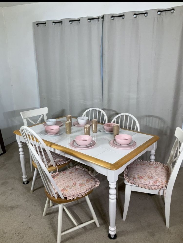 Eclectic Country Dining Table With 6 Chairs