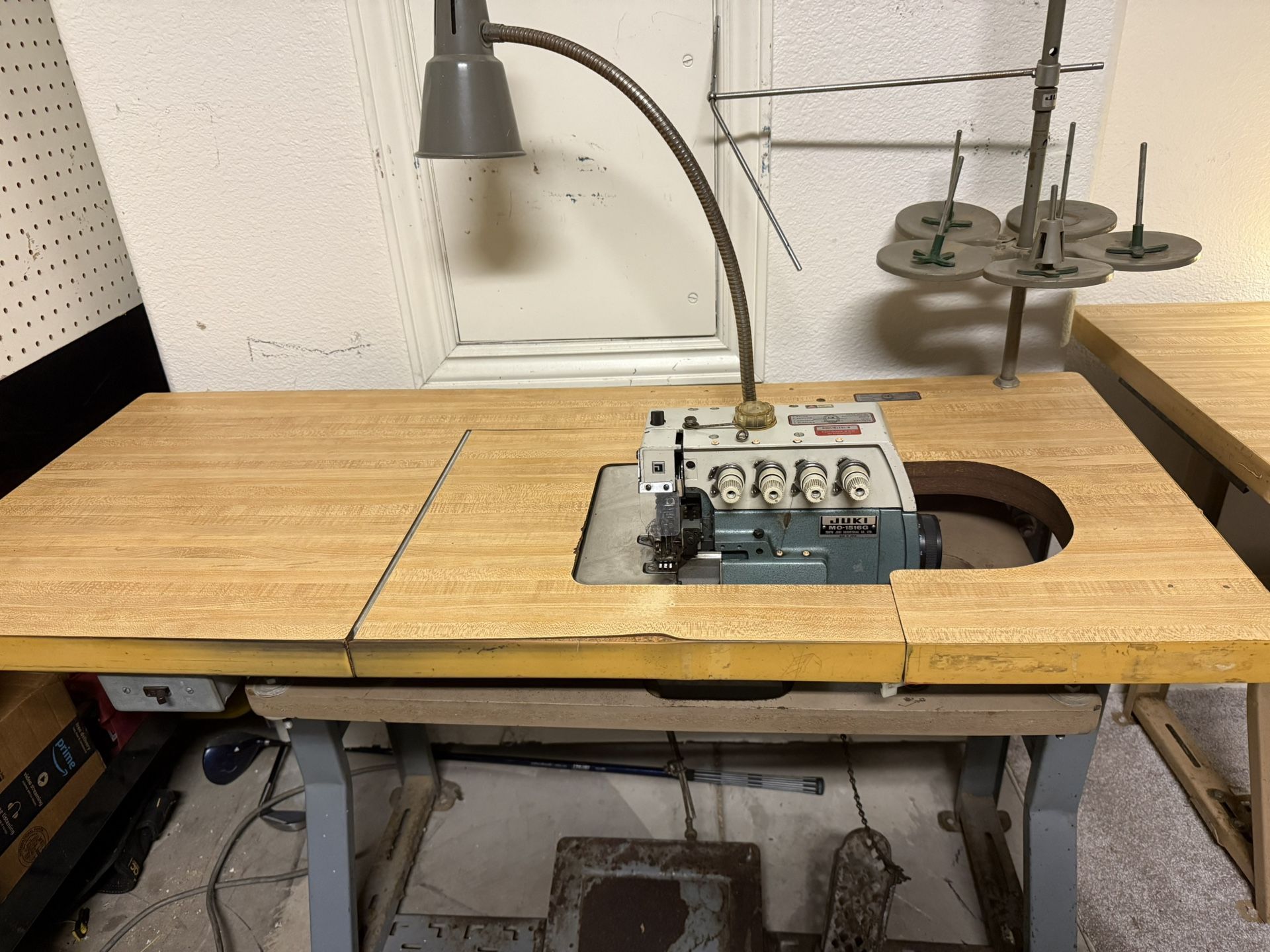 Juki Overlock Serger Industrial Sewing Machine With Table