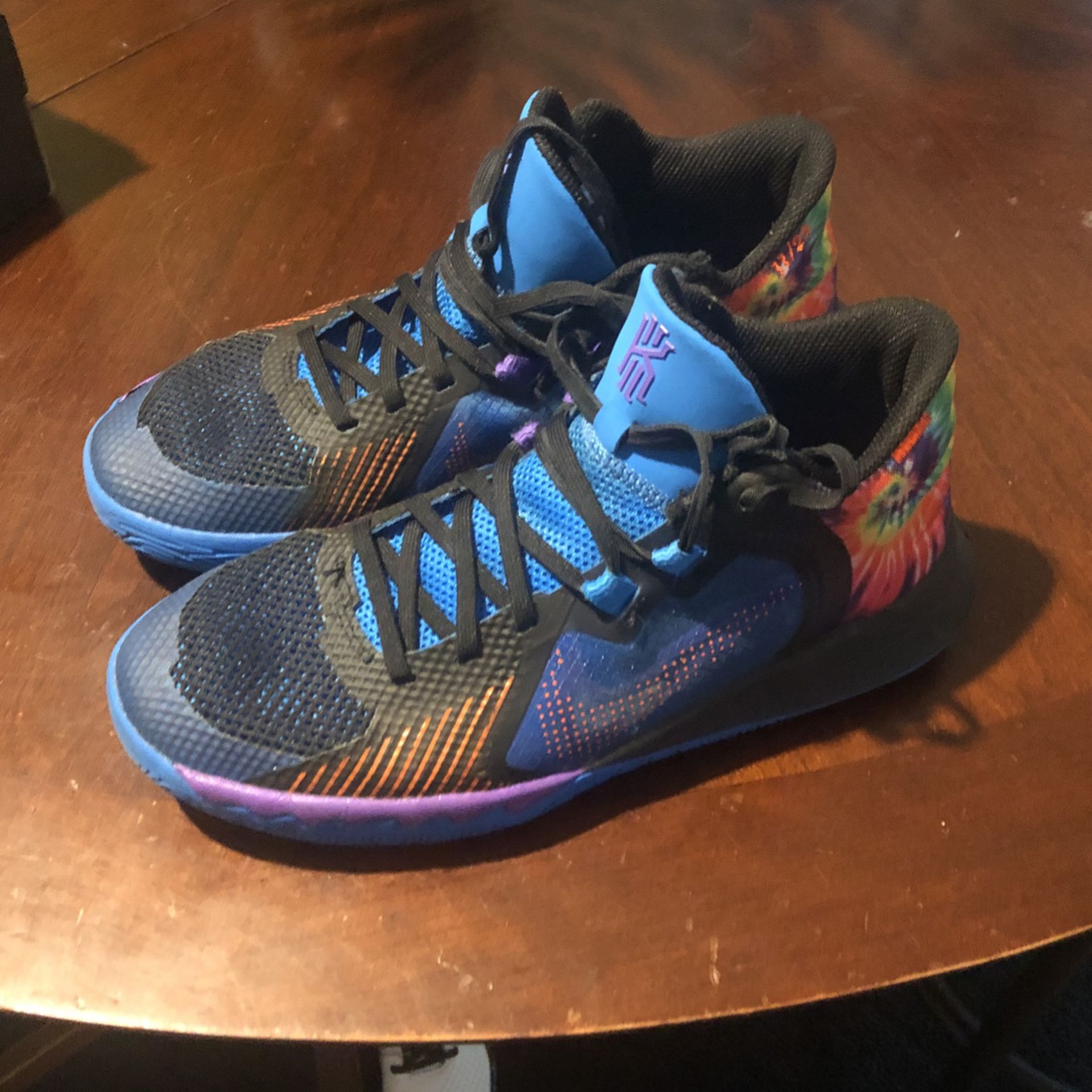 Kyrie Basketball Shoes Size 5.5 Y
