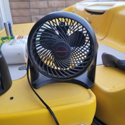 Honeywell Compact Fan 