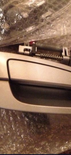 Nissan altima door handles Both Passenger & Driver 