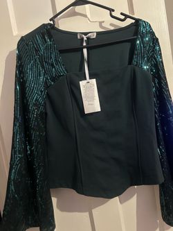 The top it’s a medium black skirt is a size 13