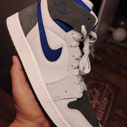 AJ 1 HIGH SIZE 10.5 