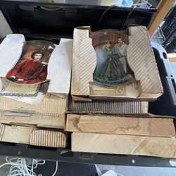 New gone with the wind collectible plates. About 16 pieces.