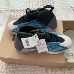 Men YZY QNTM shoes