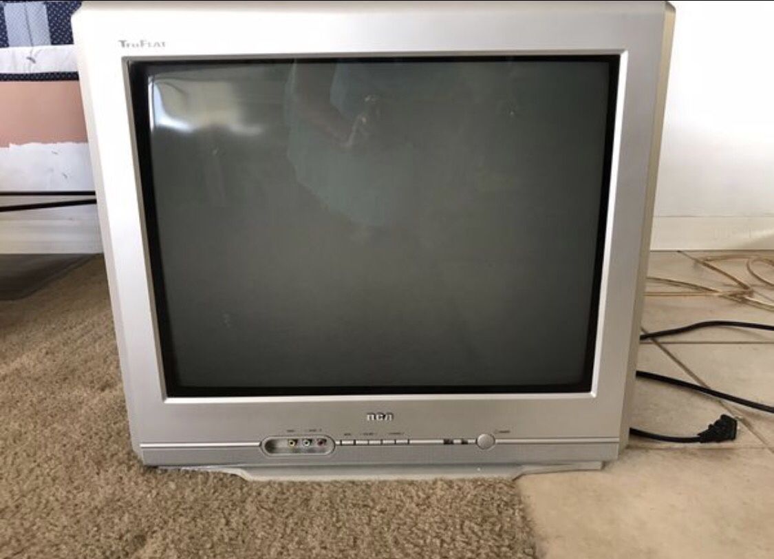 RCA TV OLDER MODEL, NO ISSUES WORKS GREAT!! $20.00 Firm