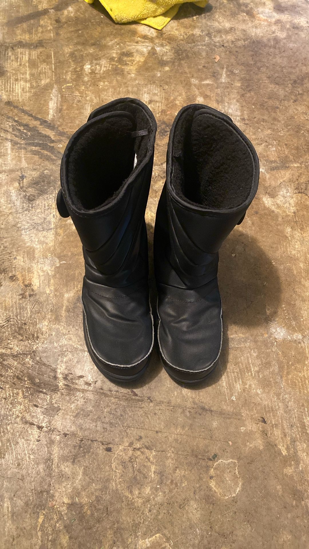 Snow Boots Size 5