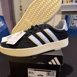 New Women’s Adidas 8.5
