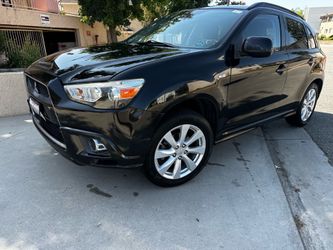 2012 Mitsubishi Outlander se SPORT  123 k miles panoramic roof Pedal shifter Huge special speakers Upgraded sound
