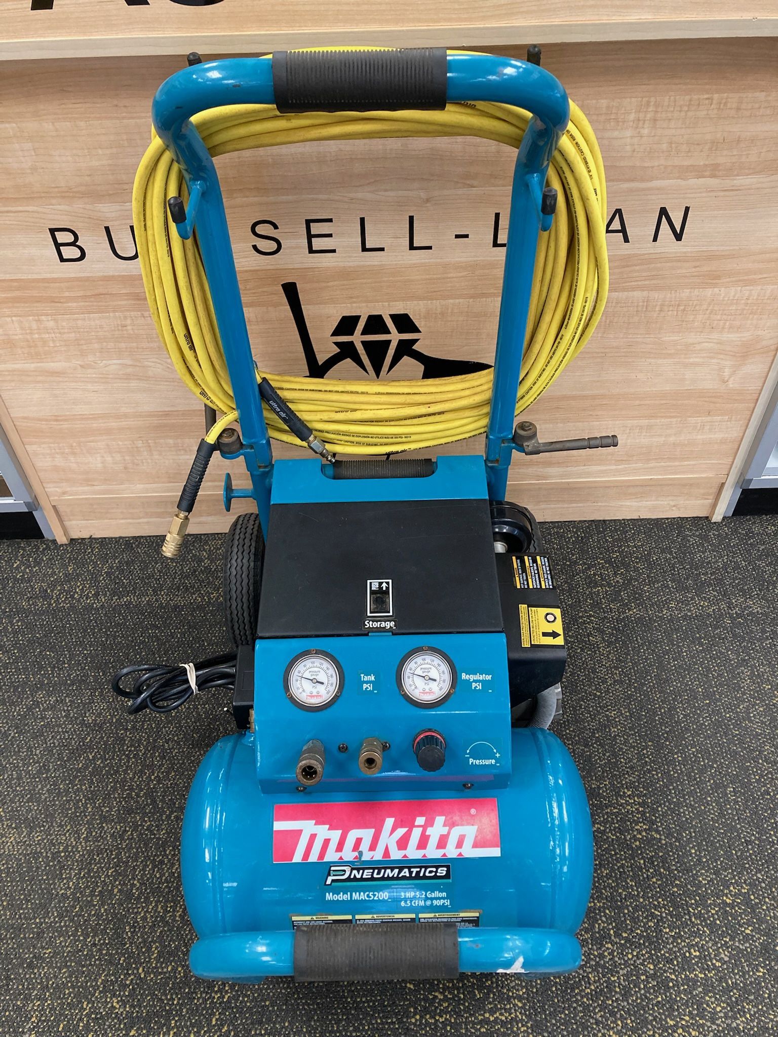 MAKITA MAC5200 Big Bore 5.2 Gal. 140 PSI 3.0 HP Single Tank Air Compressor