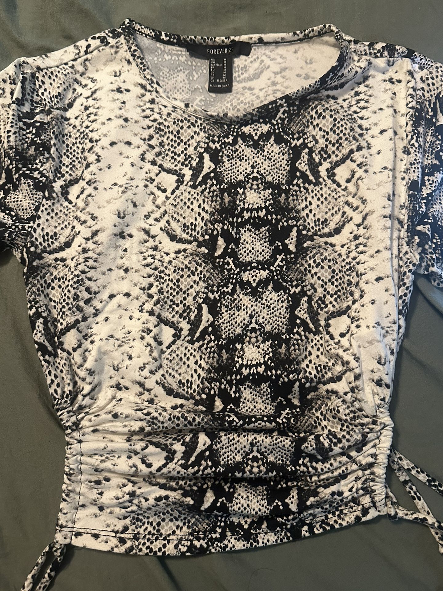 $1 Medium Crop Top Forever 21
