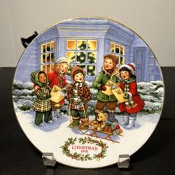 Avon Vintage 1991 Christmas Plate Perfect Harmony 22K Gold Trim 8”