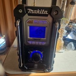 Makita Job Site Radio With Battery