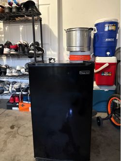 Magic Chef mini fridge