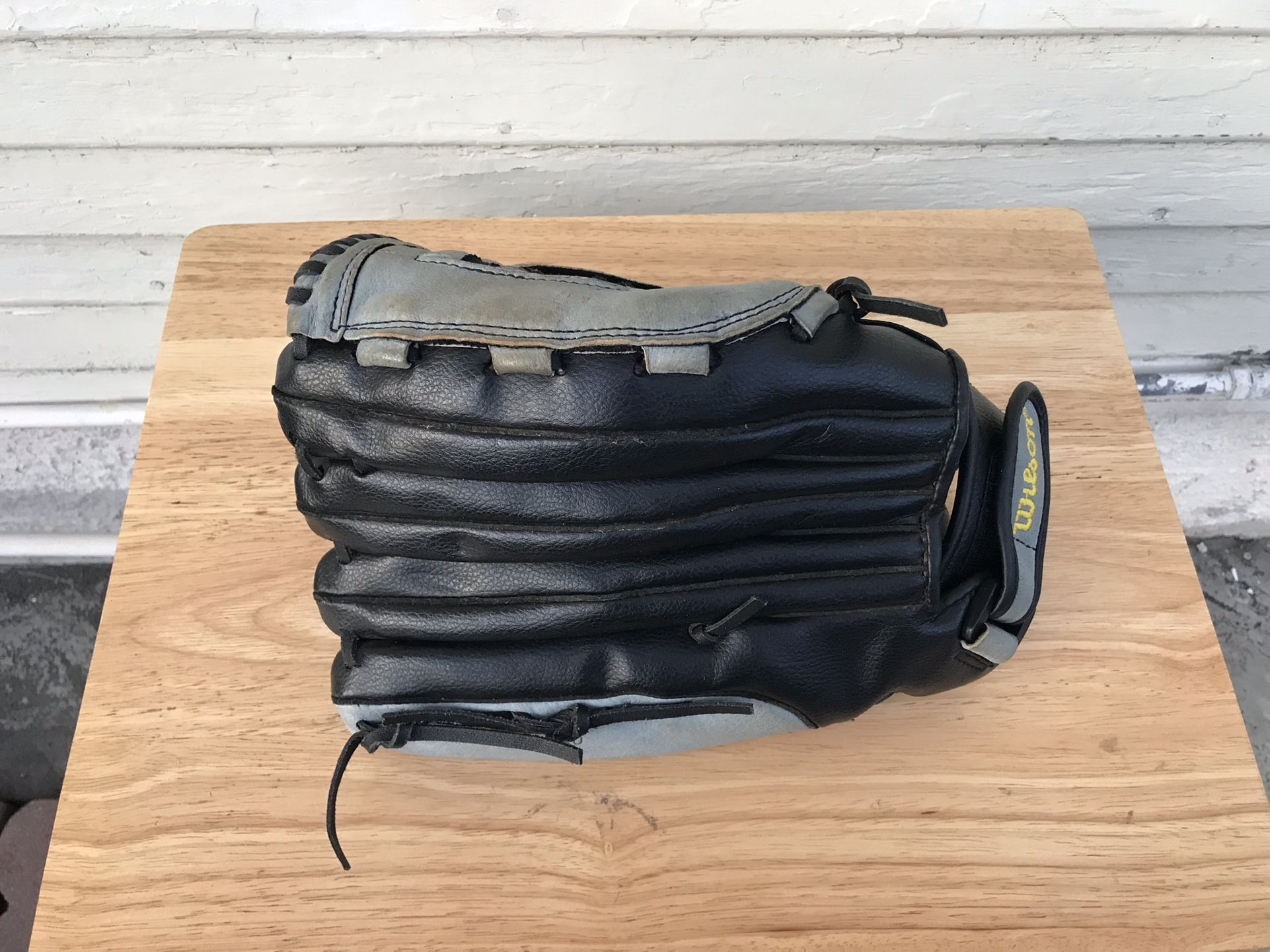 Wilson Right Hand Throw Leather Baseball Glove 14"