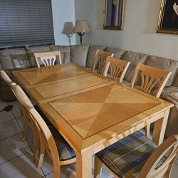 Dining room table expandable 7 chairs Great condition