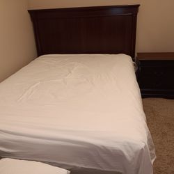 Wood Queen Bedroom Set 