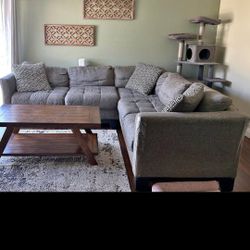 Couch  Setcional Color Grey  In Good Condition