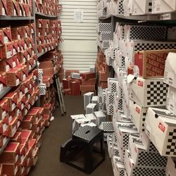 Nike Adidas Converse Vans, Reebok Uggs Wolverine, Rainbow Sandals Store Closing Everything Must Go 50-70% 