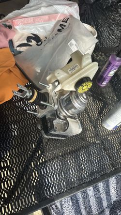 Ford Explorer ABS/Brake Fluid Reservoir 