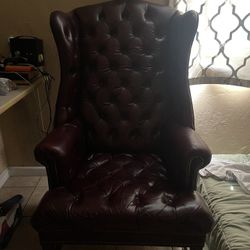 TRADITIONAL TUFTED LEATHER