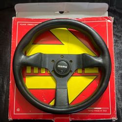 MOMO quick release steering wheel