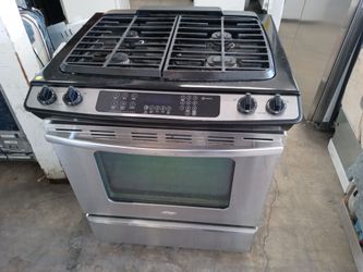Whirlpool stainless steel 4-burner gas slide-in range - Free delivery