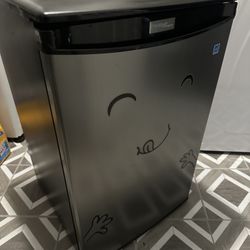Mini Fridge 