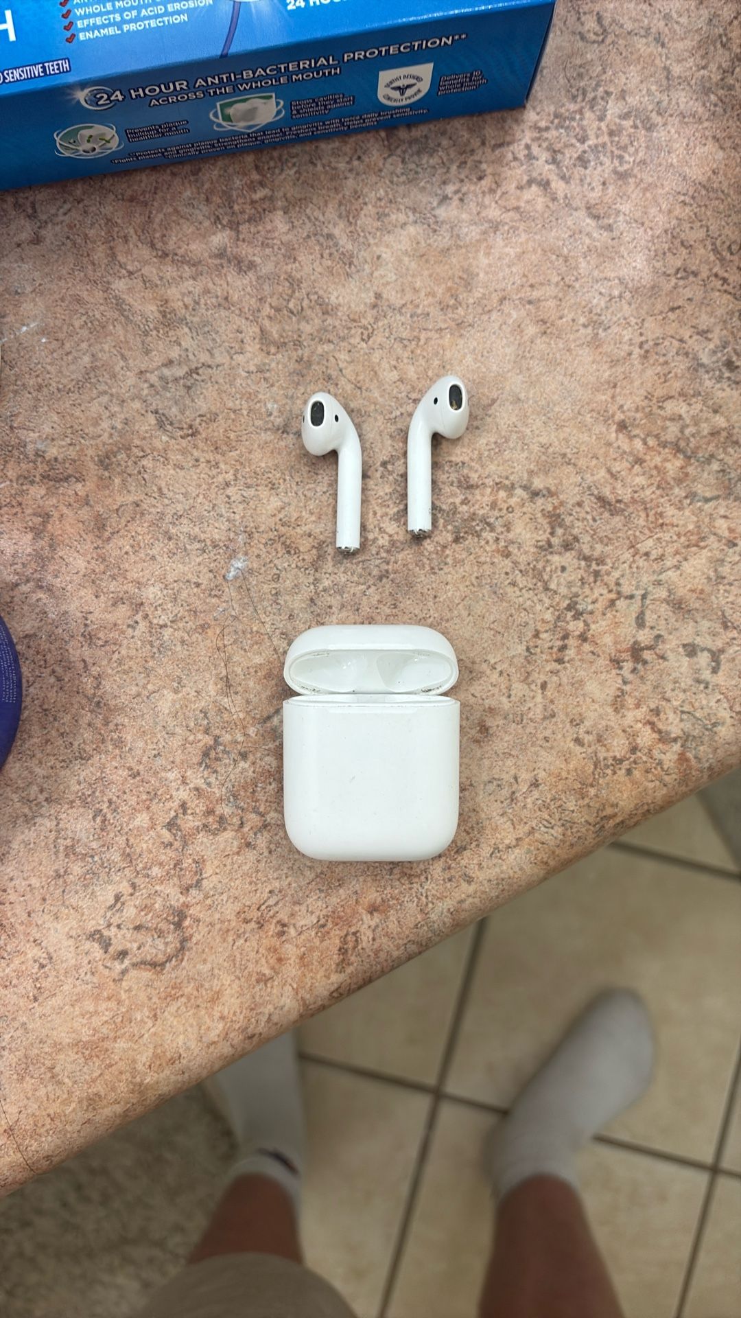 AirPods 1s