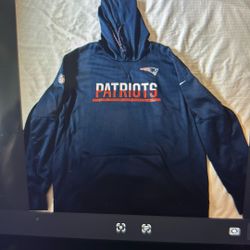 Patriots Hoodie Men's (L). New - Nike Coaches Edition 