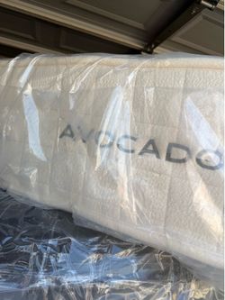 Queen size bed mattress avocado organic luxury plush tight top Saatva grand luxe green mattress purple restore rejuvenate Aireloom Kluft beautyrest bl