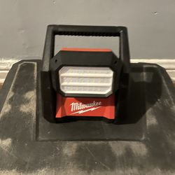 Milwaukee Rover Oval Light