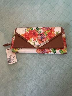 New Apt. 19 Floral Wallet with Tag