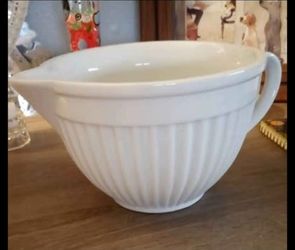 Crate & Barrel White Porcelain Ribbed Batter Mixing Bowl - 8"x6"
