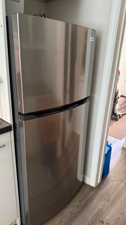 Frigidaire Stainless Steel Top-Freezer Refrigerator