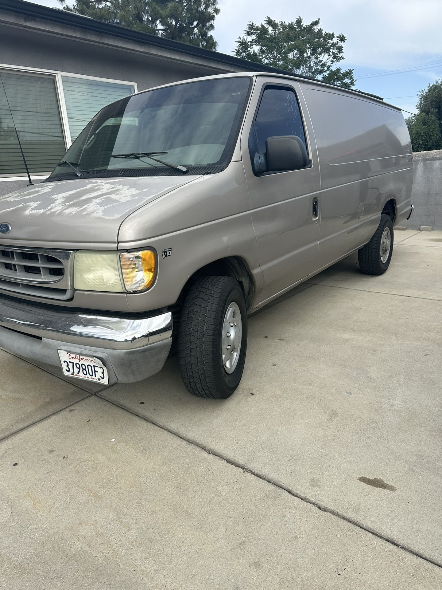 2002 Ford Economize V10.