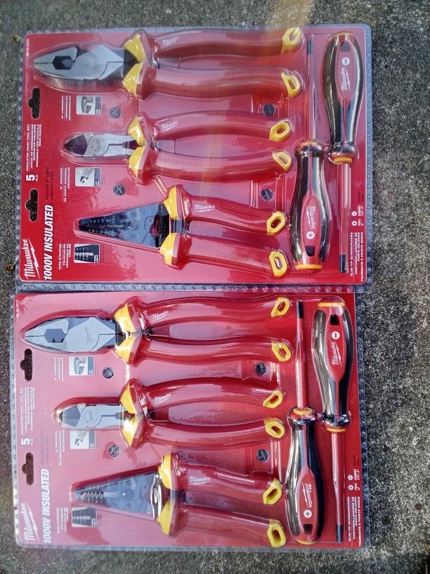 2 Sets Of Milwaukee 1000v Insulated Tools